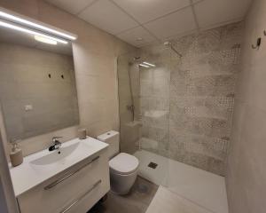 A bathroom at Tarifa Sol y Sal