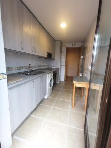 Kuchnia lub aneks kuchenny w obiekcie Riaza Vacacional - Apartamento en el centro