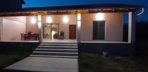 Budynek, w którym mieści się dom wakacyjny