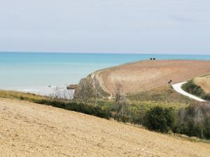 a dirt road leading to a beach next to the ocean at Villa Borsacchio in Roseto degli Abruzzi