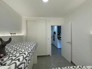 Posteľ alebo postele v izbe v ubytovaní OverTheSea - PUEBLECITO Apartment