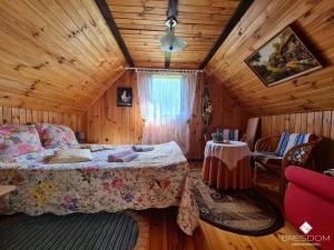 Ένα ή περισσότερα κρεβάτια σε δωμάτιο στο Dom nad Jeziorem