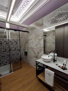 Um banheiro em Flag Design Hotel