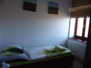 A bed or beds in a room at Penzion Farmer Kapušany
