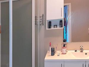 Koupelna v ubytování 8 person holiday home in lyngdal-By Traum + 26 fotografií