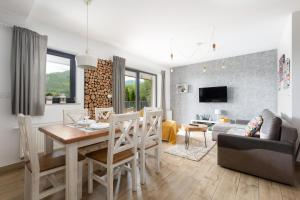 Televízia a/alebo spoločenská miestnosť v ubytovaní APARTAMENT8 Wellness Sauna View 5os