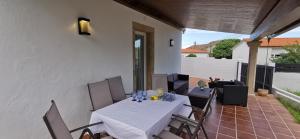 Patio alebo iná vonkajšia časť ubytovania Villa Carneira