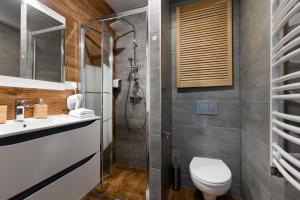 Kúpeľňa v ubytovaní APARTAMENT8 Wellness Sauna View 5os + 21 fotografií
