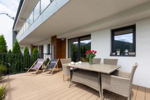 Balkón alebo terasa v ubytovaní APARTAMENT8 Wellness Sauna View 5os