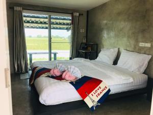 Postel nebo postele na pokoji v ubytování SolarCell Private Homestay - โซล่าเซลล์ไพรเวทโฮมสเตย์