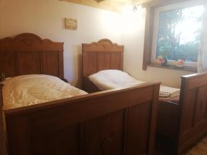 a bedroom with two beds and a window at Babie Lato in Włodarka