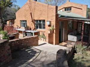 Gallery image of Wild Olive Cottage in Hartbeespoort in Pretoria