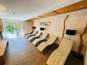 A seating area at Residence Hotel Alpinum
