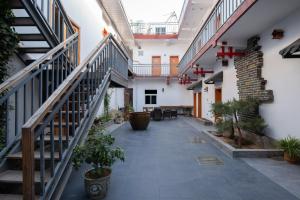Το κτήριο όπου στεγάζεται  το hostel
