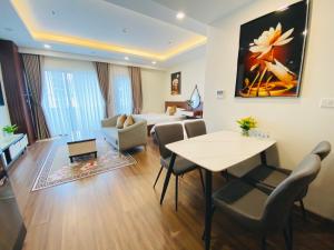 a living room with a table and chairs and a couch at FLC SEA TOWER - Quy Nhơn in Quy Nhon