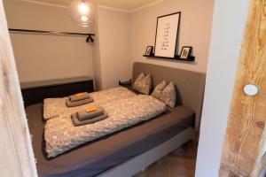 Postel nebo postele na pokoji v ubytování Apartment in historischer Villa mit Parkplatz