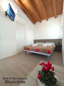 מיטה או מיטות בחדר ב-B&B Bianchin via Trieste 67 Fiumicello-Villa Vicentina