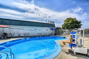 The swimming pool at or close to Motel 6 Hagerstown MD