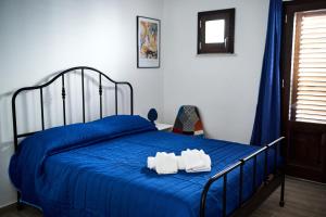 A bed or beds in a room at Mercede Rooms