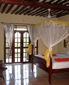 Katil atau katil-katil dalam bilik di Queen of Sheba Beach Lodge