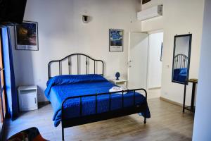 A bed or beds in a room at Mercede Rooms