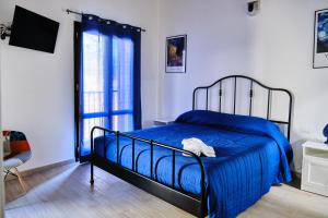 A bed or beds in a room at Mercede Rooms