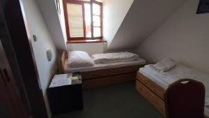 Posteľ alebo postele v izbe v ubytovaní Hotel Hospodářský dvůr Bohuslavice