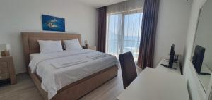 Uma televisão e/ou sistema de entretenimento em Hotel Svarog
