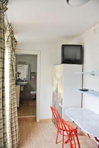 TV in/ali zabaviščno središče v nastanitvi Santos B&B