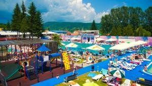 Bazén v ubytování Apartament Iulia nebo v jeho okolí