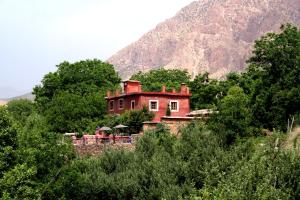 an old house in the middle of a mountain at Gîte Imarin in Agouti