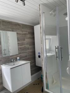 Kúpeľňa v ubytovaní Gîte la Salicorne + 33 fotografií
