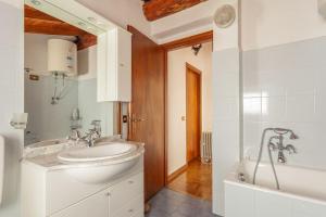 Ванна кімната в La dimora del nonno Cesco