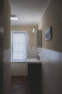 a bathroom with a sink and a window at Moderne Wohnung im Herzen der Natur - Ingo's Dream in Bäbelin