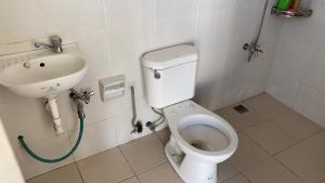 Kylpyhuone majoituspaikassa Golden Kirins Beach Resort