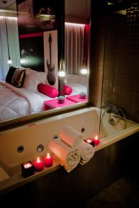 Uma casa de banho em Vinyl M Hotel Design Inn