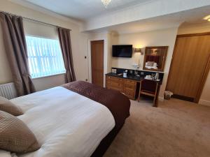 Кровать или кровати в номере The Royal Hotel