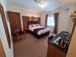Кровать или кровати в номере The Royal Hotel