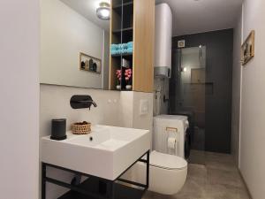 Koupelna v ubytování Coco de Luxe Apartment + 15 fotografií