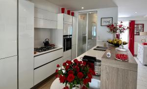 Kuchyňa alebo kuchynka v ubytovaní 120m2 avec deux terrasses ensoleillées à Biarritz