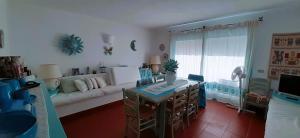 Televisyen dan/atau pusat hiburan di Sunset Blue House
