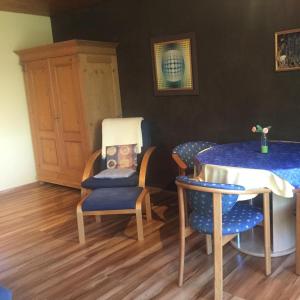 a dining room with two chairs and a table at Ferienwohnung Plettenbergblick in Dotternhausen