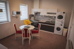 Eldhús eða eldhúskrókur á Hotel Apartment Faraon