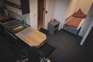 Rúm í herbergi á Hotel Apartment Faraon