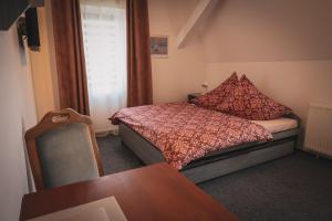 Rúm í herbergi á Hotel Apartment Faraon