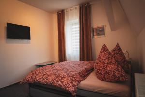 Rúm í herbergi á Hotel Apartment Faraon