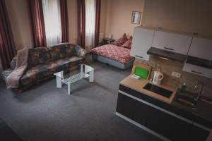 Rúm í herbergi á Hotel Apartment Faraon