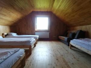 Ένα ή περισσότερα κρεβάτια σε δωμάτιο στο Elniaragio Guolis