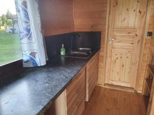 Kuchyň nebo kuchyňský kout v ubytování Päevatalu Camping + 37 fotografií