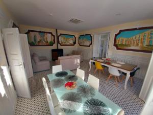 a living room with a table and chairs at Concept Guest House in Elvas